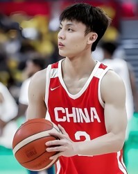 爱游戏体育app下载-晚上10点！中国男篮最新大名单出炉：徐杰和庞峥麟入选，周琦无缘