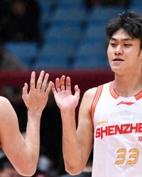 广东老队长拿第9冠？合同仅剩两月，19次进季后赛，18次进四强|周鹏|深圳队|广东队|cba季后赛|球队_新浪体育_新浪新闻